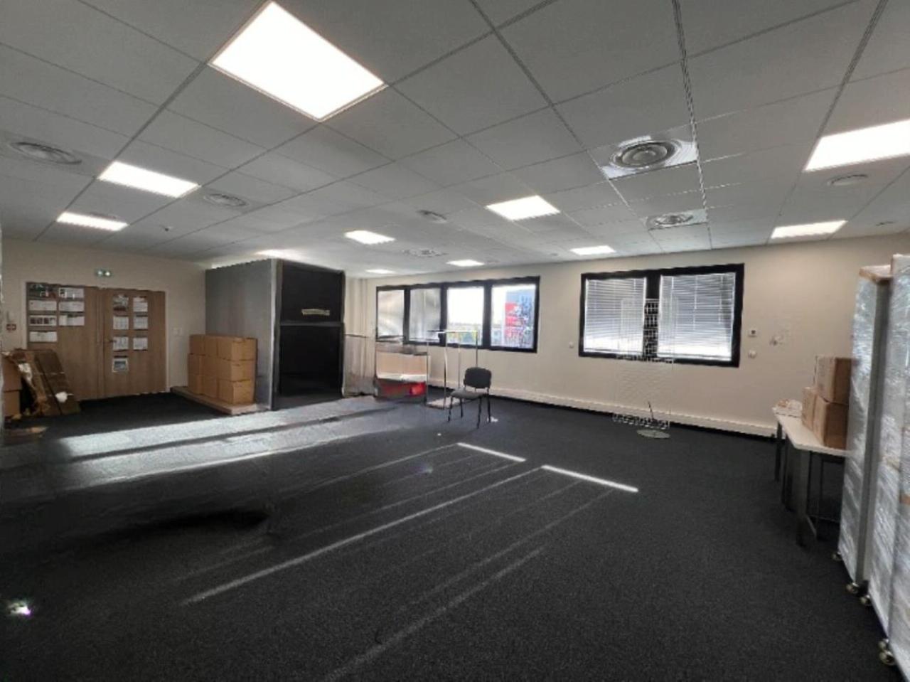 Bureau Saint-Priest 384m² Location bureau Saint-Priest Rhône OLBUR2201032 1